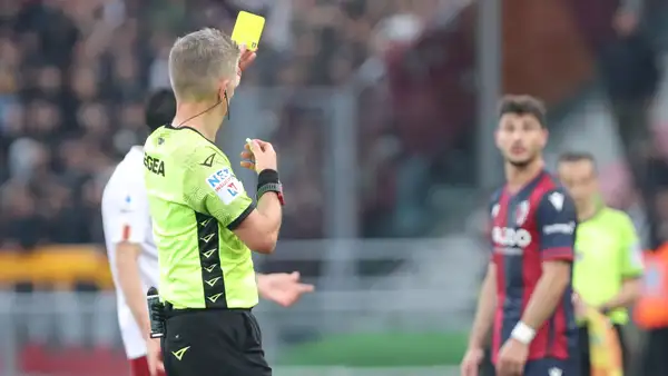 16-9-arbitro-orsato-ammonizione-jpg-jpeg
