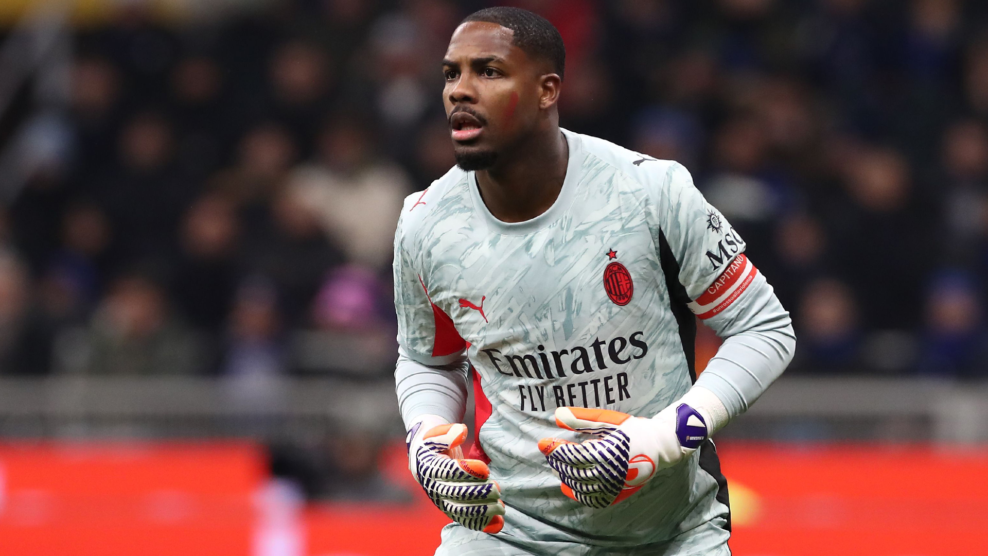 AC Milan mau Mike Maignan bertahan di San Siro